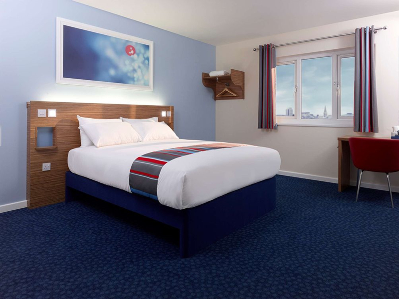 Travelodge Inn & Suites Luxury Modern Hotel Bedroom Furniture